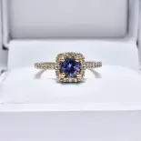 Pierścionek z tanzanitem i diamentami Pierścionek z tanzanitem i diamentami